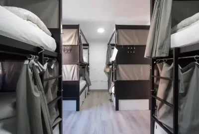 Habitacion-1-Be-Happy-Hostels.webp